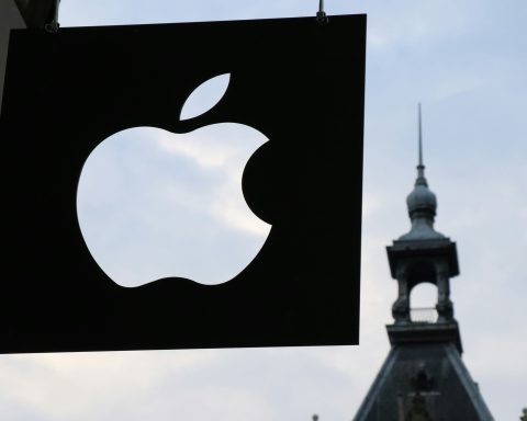 Apple’s $100 Billion Investment Amid Trump Pressure