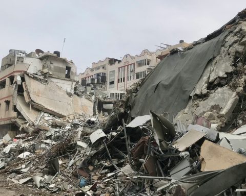 Gaza City Assault Kills Dozens as Israel Calls Up Reservists