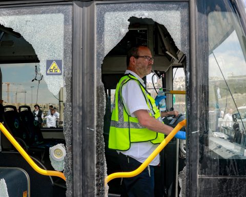Jerusalem Bus Stop Shooting: Six Killed, Two in Serious Condition