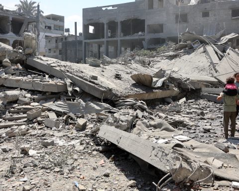 Israel’s Supreme Court slams the Palestinian prisoner meal crisis, ordering urgent food supply boosts. Over 11,000 detainees face dire conditions amid Gaza conflict. Rights groups demand swift action