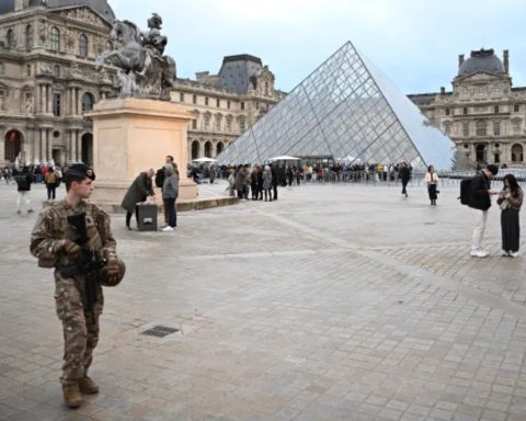 Louvre Jewellery Heist Arrests: Two Suspects Held