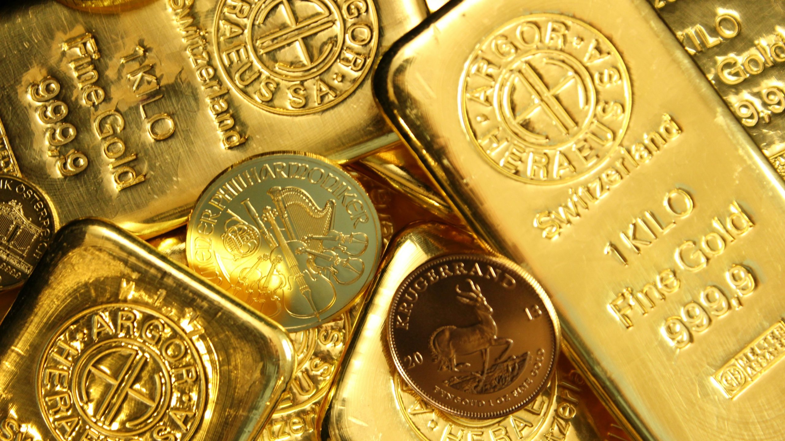 Gold Price Drop Shakes Markets Amid Volatile Pullback