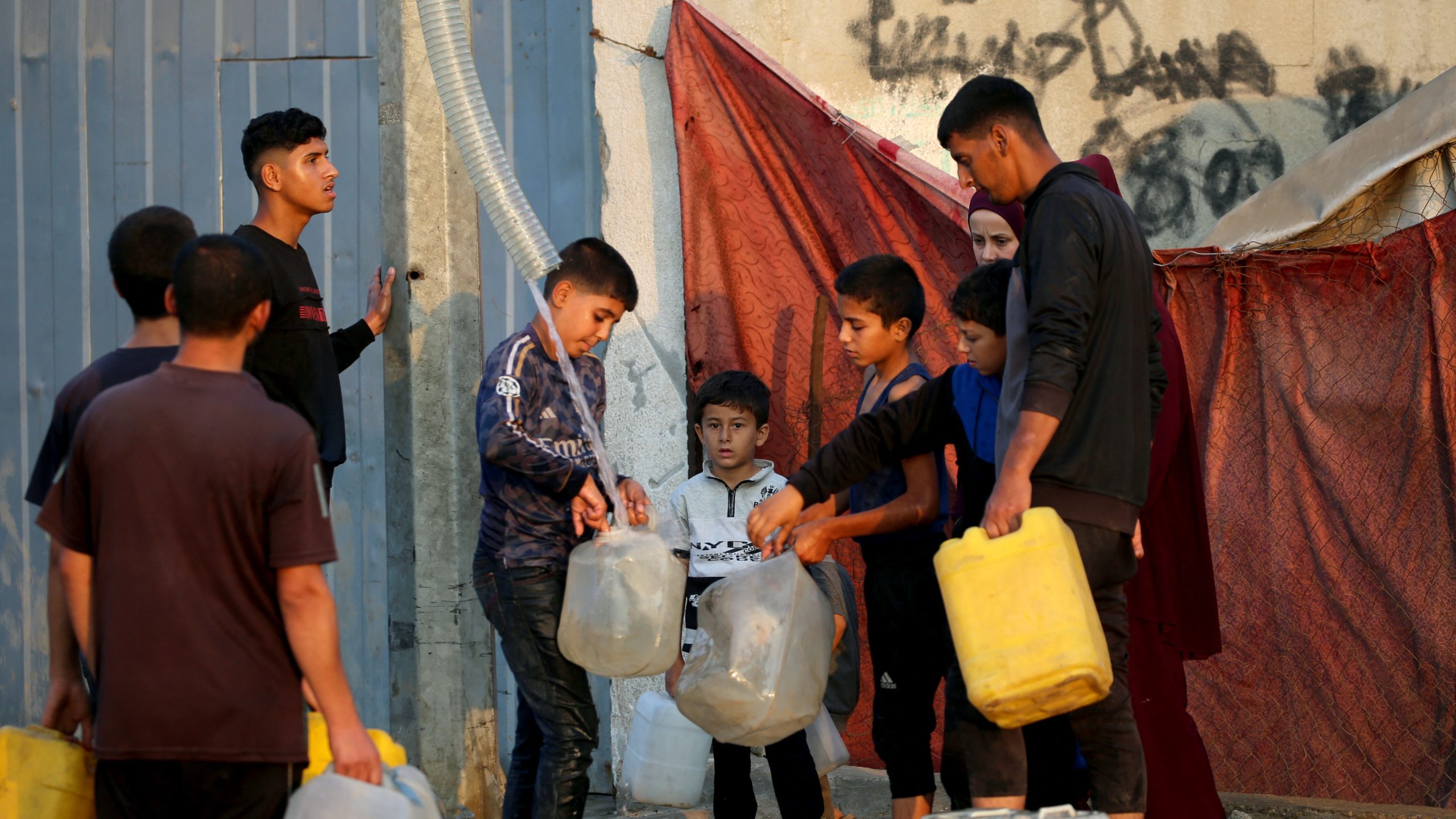 Palestinian Refugees Stranded At OR Tambo Finally Enter SA